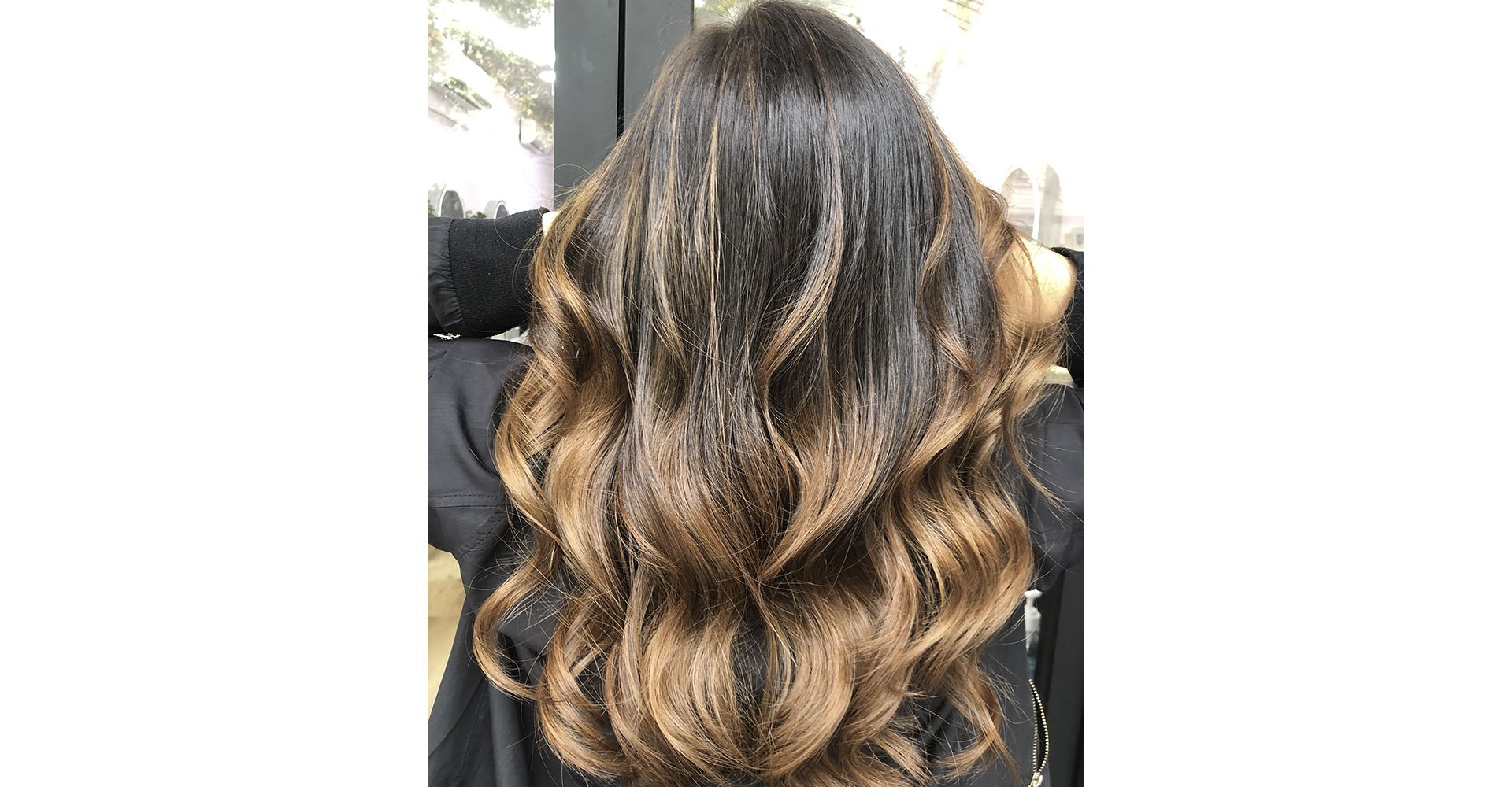 cabelo comprido com técnica de mechas californianas